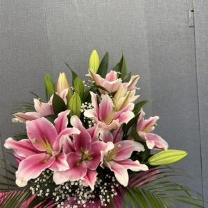 5 szál királyliliom zölddel csomagolva