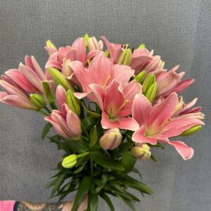 7 szál ázsiai liliom